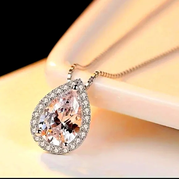 Charming 925 Silver Water Drop 3Ct Moissanite Pendant Necklaces.